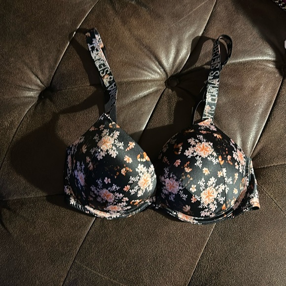 Victoria secret rhinestone e 32 D new with tags - Picture 1 of 4